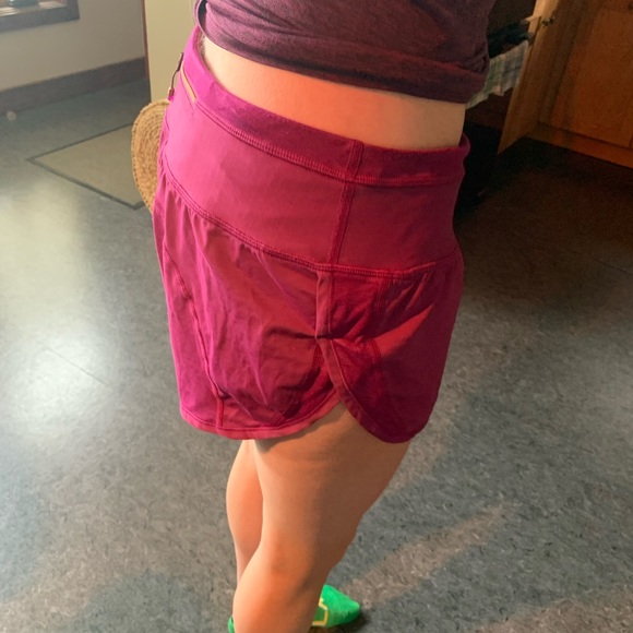 perfect condition hot pink lulu lemon shorts - Picture 2 of 3